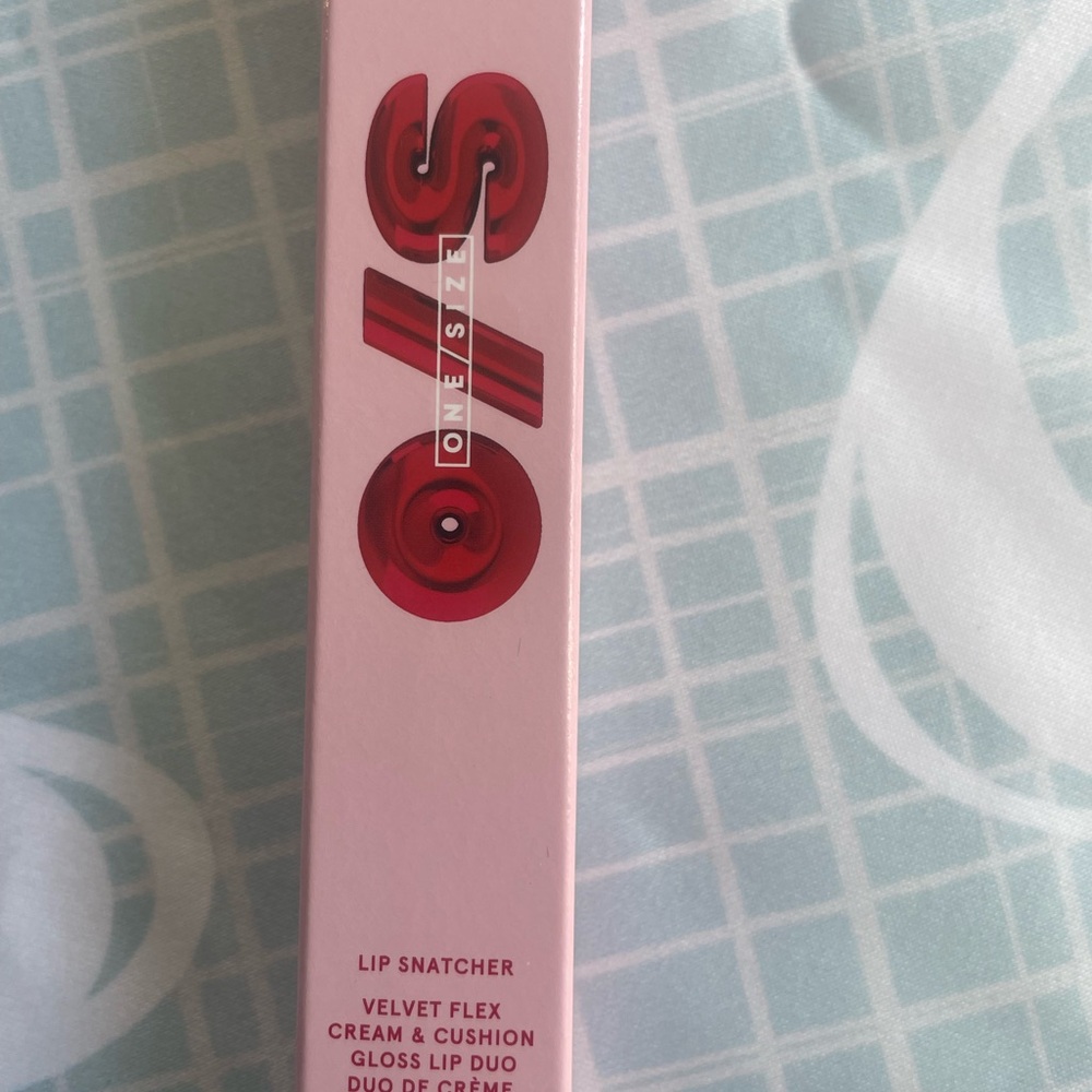 Revolution Fire Palette with Pink Cosmetic Set - Picture 2 of 14